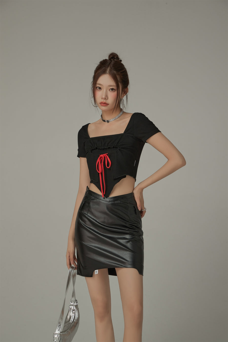 CHUU Unbalanced Square Neck Center Ribbon Short Sleeve Top