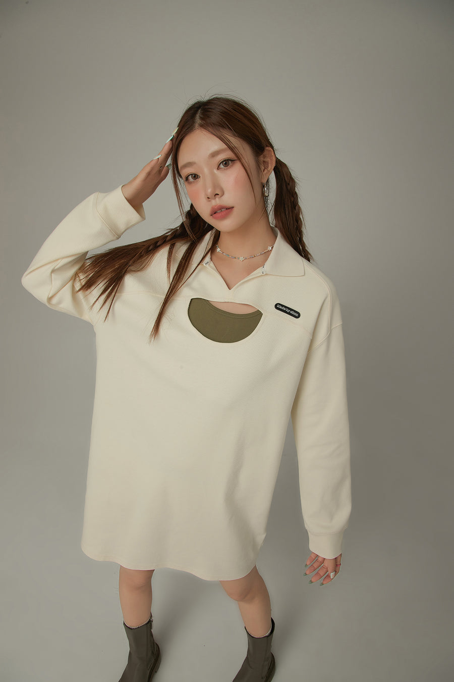 CHUU Open Collar Slit Dress