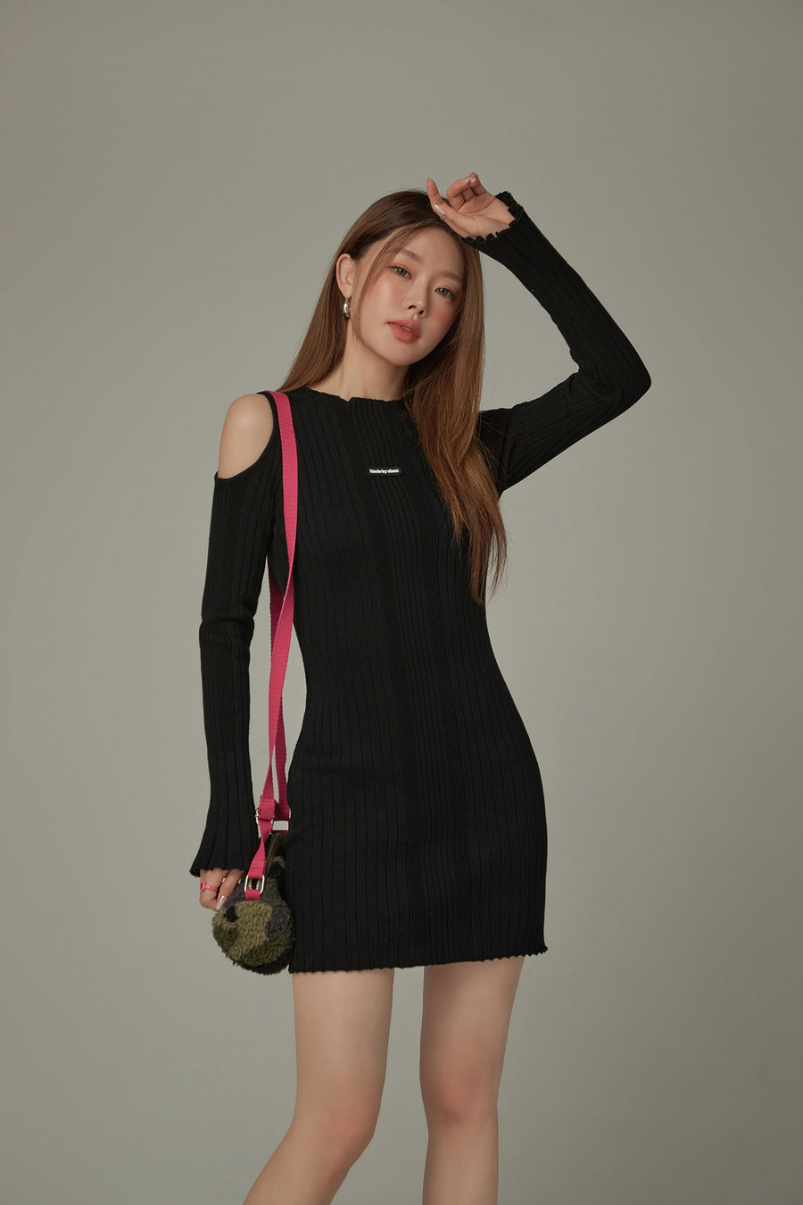 CHUU Off Shoulder Flowly Sleeve Knit Mini Dress