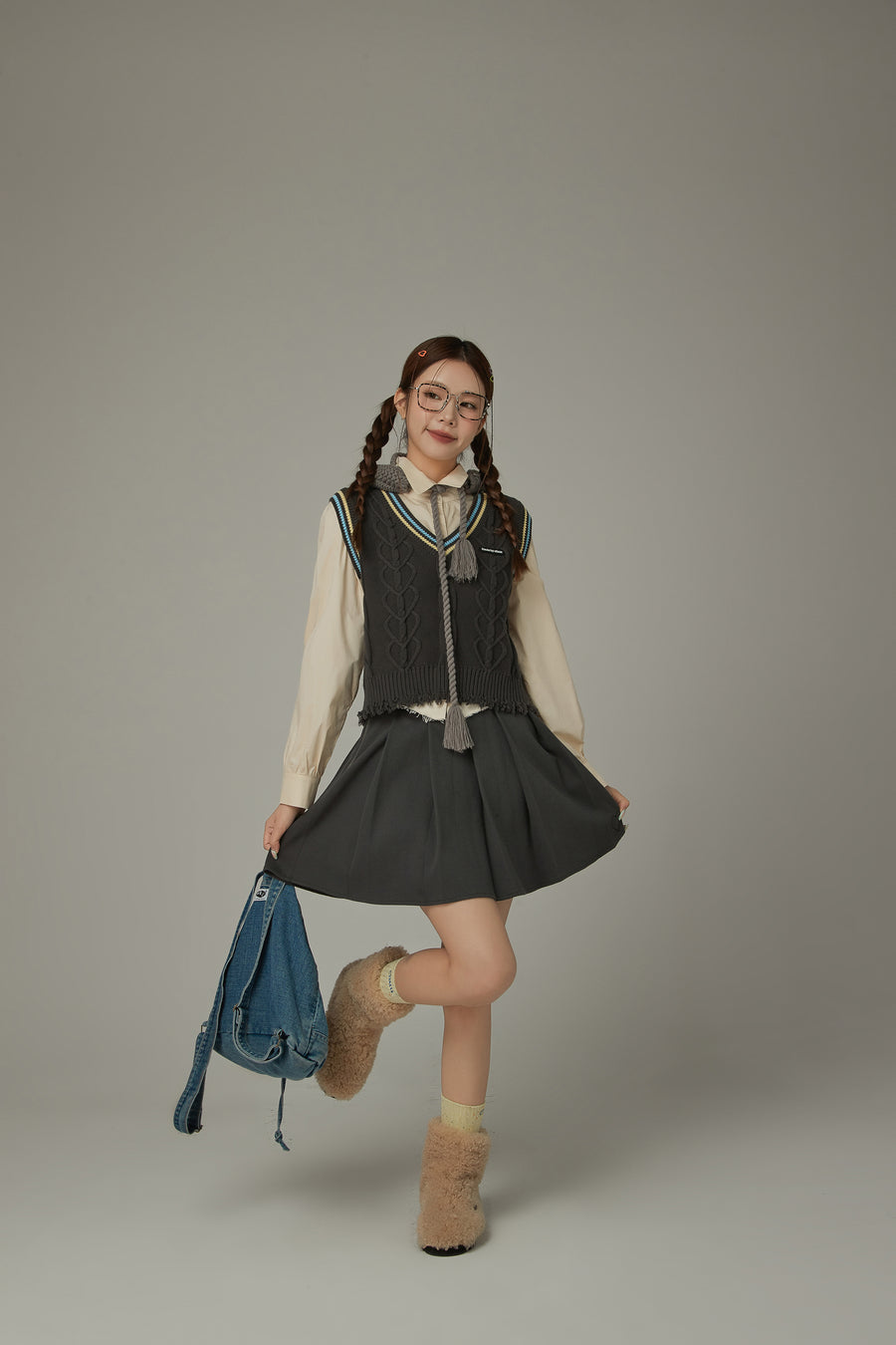 CHUU Heart Twist Knit Sweater Vest