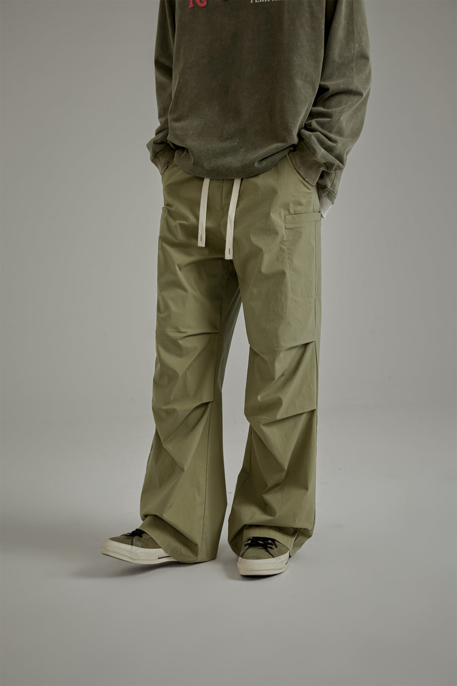 CHUU Solid Color Drawstring Casual Cargo Pants