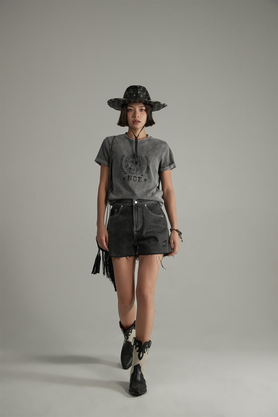 CHUU Distressed Raw Hem Double Button Denim Shorts