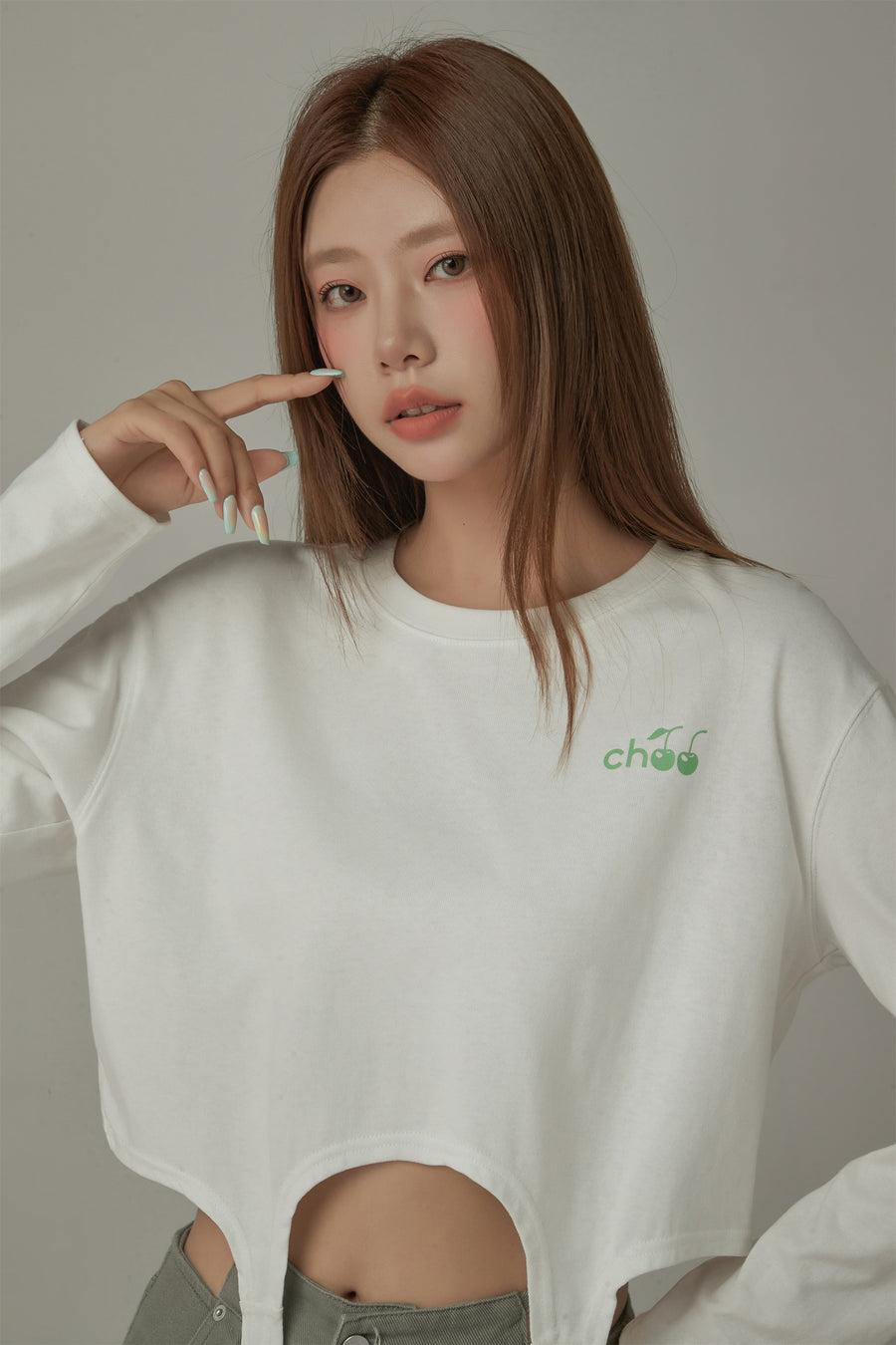 CHUU Cherry Bomb Garter Long Sleeves Sweatshirt