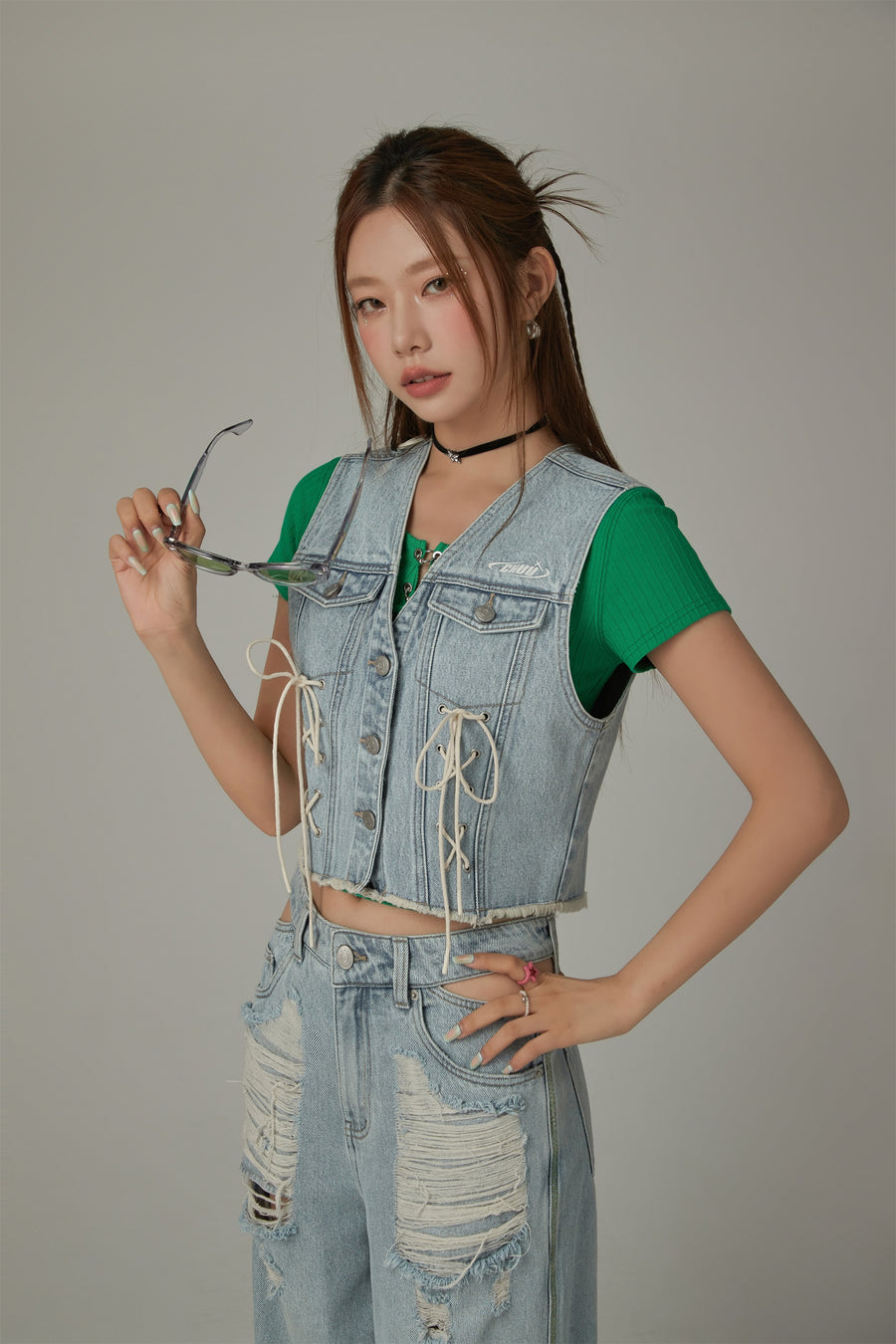 CHUU Lace Up Bow Denim Vest