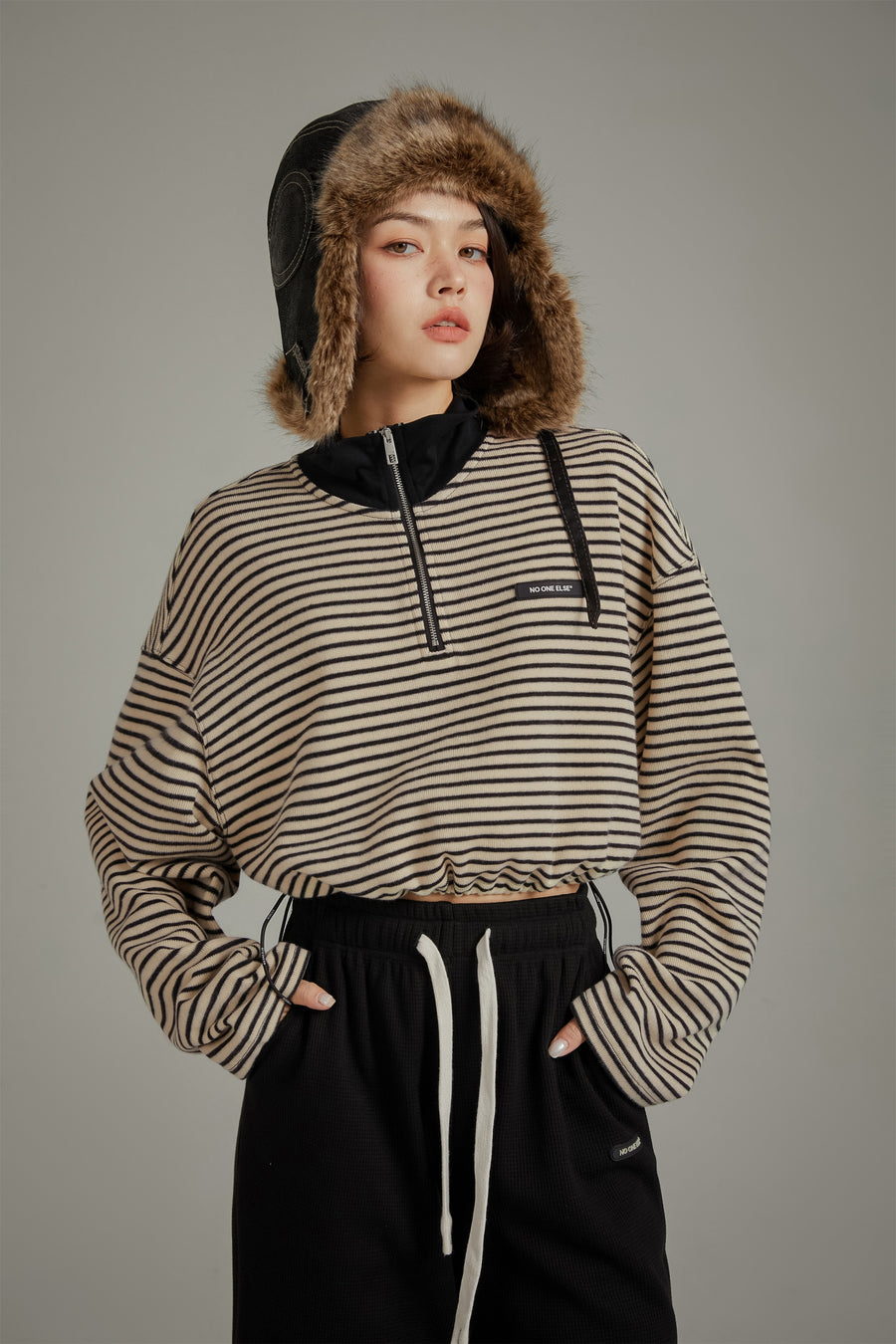 CHUU Striped Crop Half Zip-Up Top