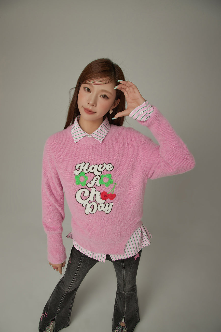 CHUU Have A Chuu Day Slit Lettering Knit Sweater