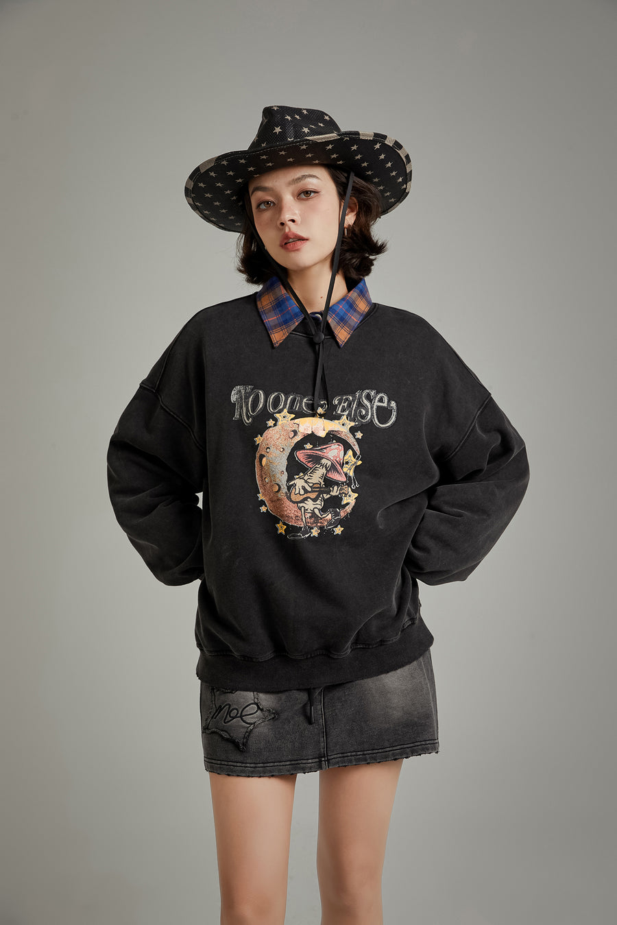 CHUU Printed Mushroom Moon Oversized Sweatshirt