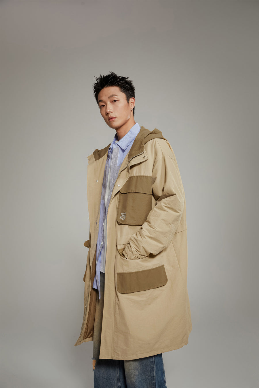 CHUU Two Tone Cargo Long Jacket