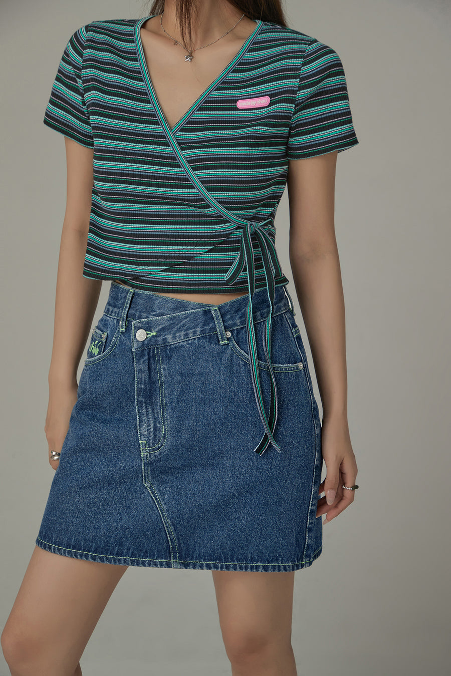 CHUU Asymmetrical Button Daily Denim Mini Skirt