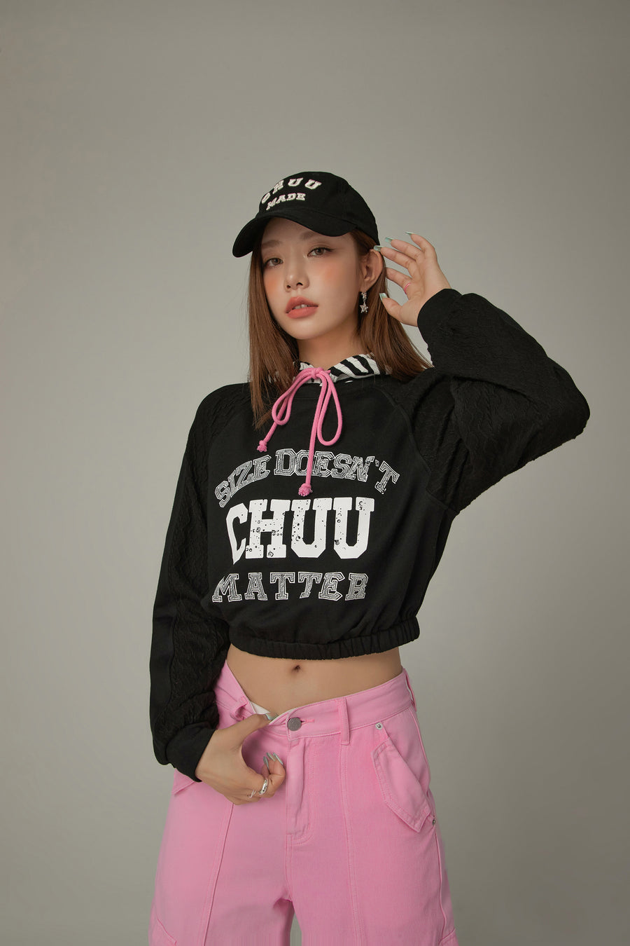 CHUU Size Doesnt Matter Lettering Crop Sweatshirt