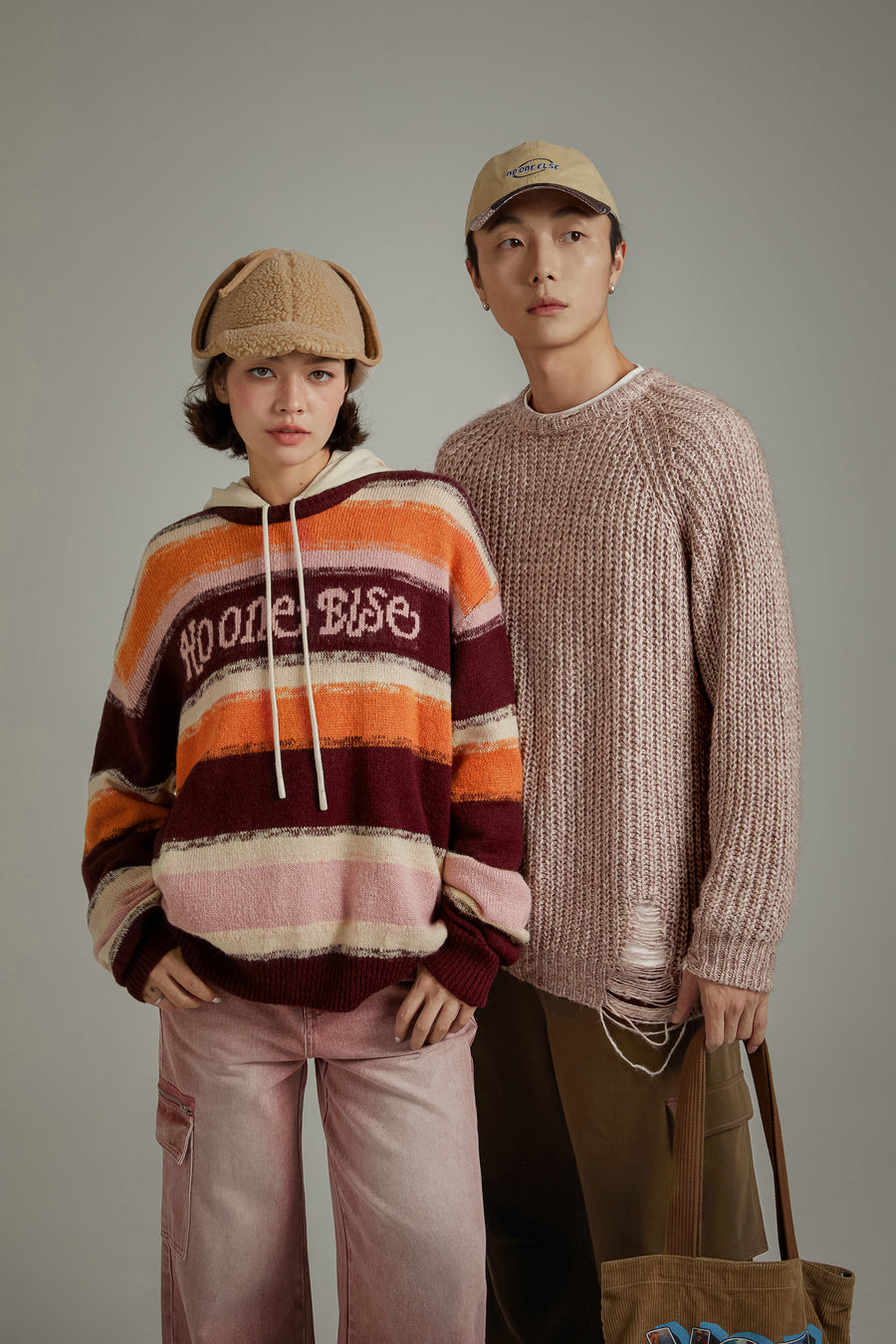 CHUU Logo Striped Loose Knit Sweater