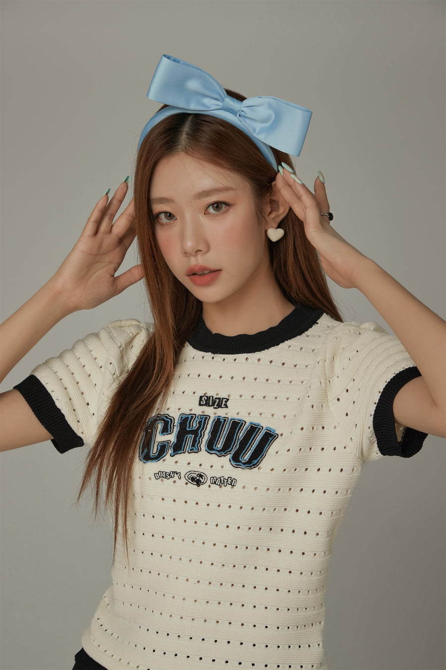 CHUU Size Doesnt Matter Color Hole Pattern Preppy Logo Knit Top