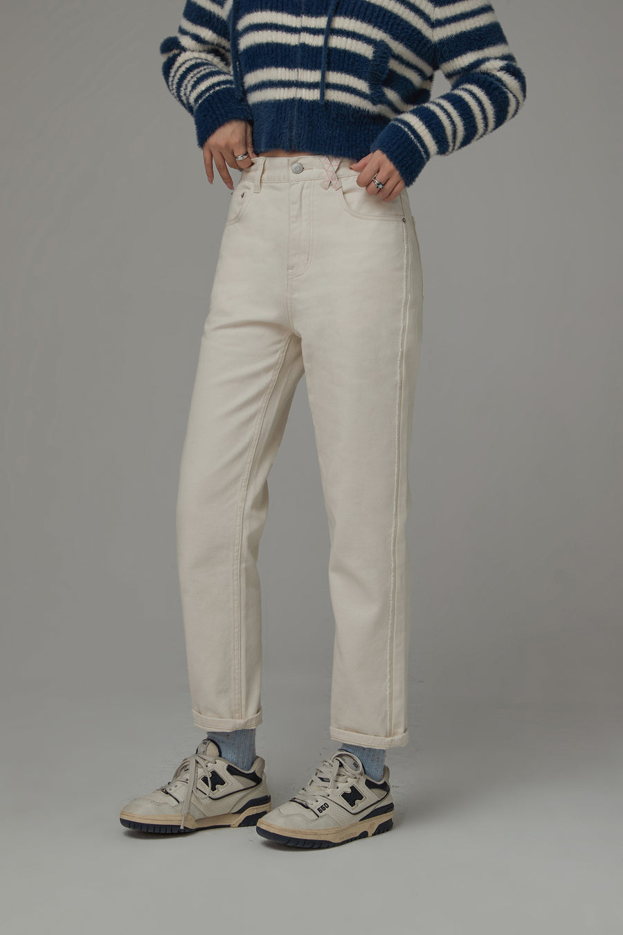 CHUU Frayed Line Straight Denim Jeans