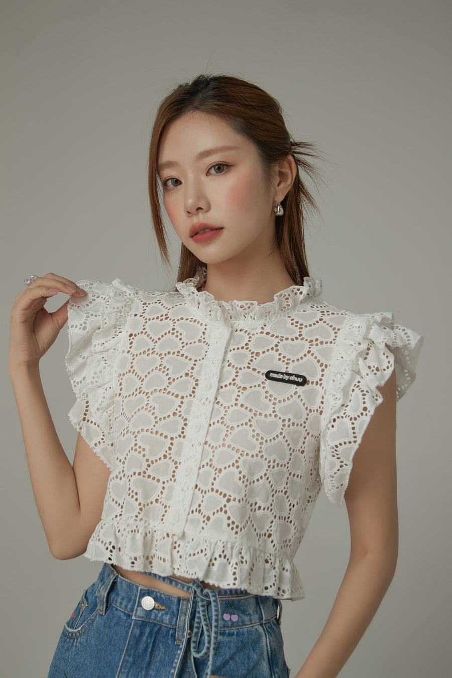 CHUU Ruffled Sleeve Heart Lace Blouse