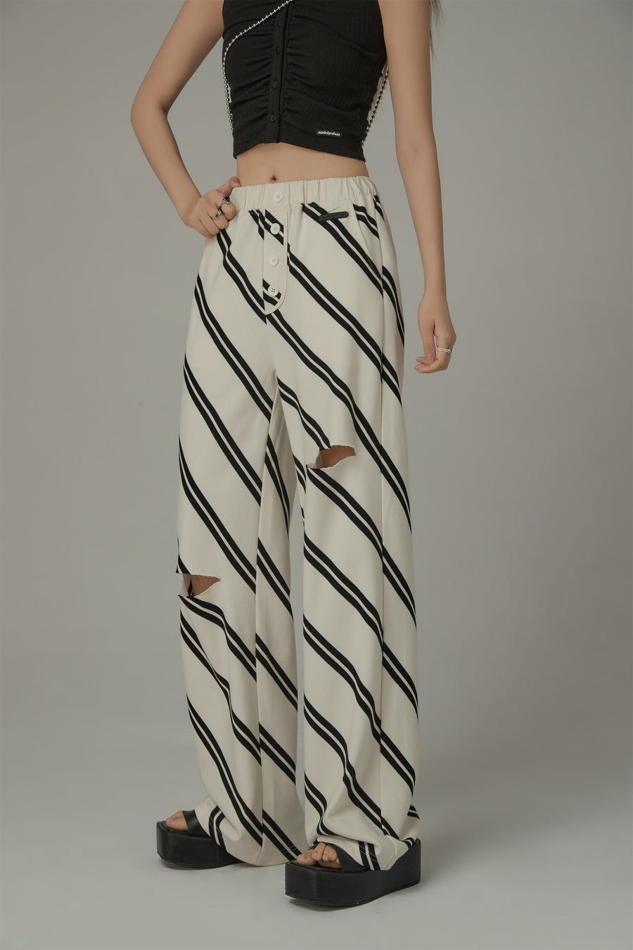 CHUU Diagonal Striped Leg Slits Training Wide Pants