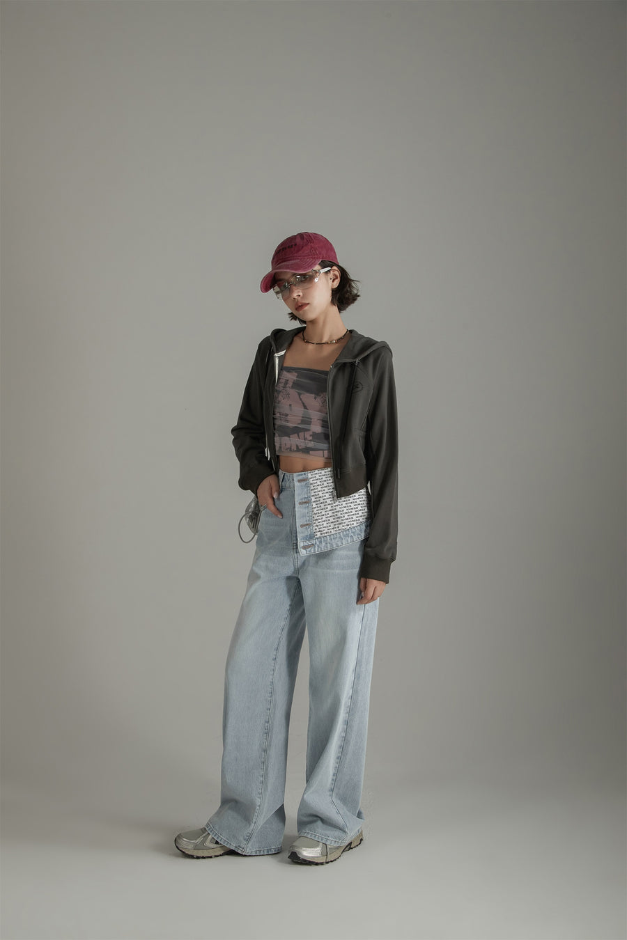 CHUU Unbalanced Folded Lettering Wide Denim Jeans