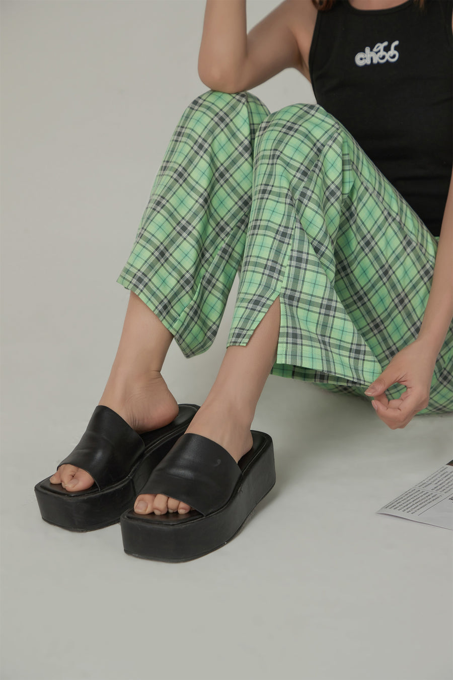 CHUU Color Checked Tie Waist Bootcut Pants