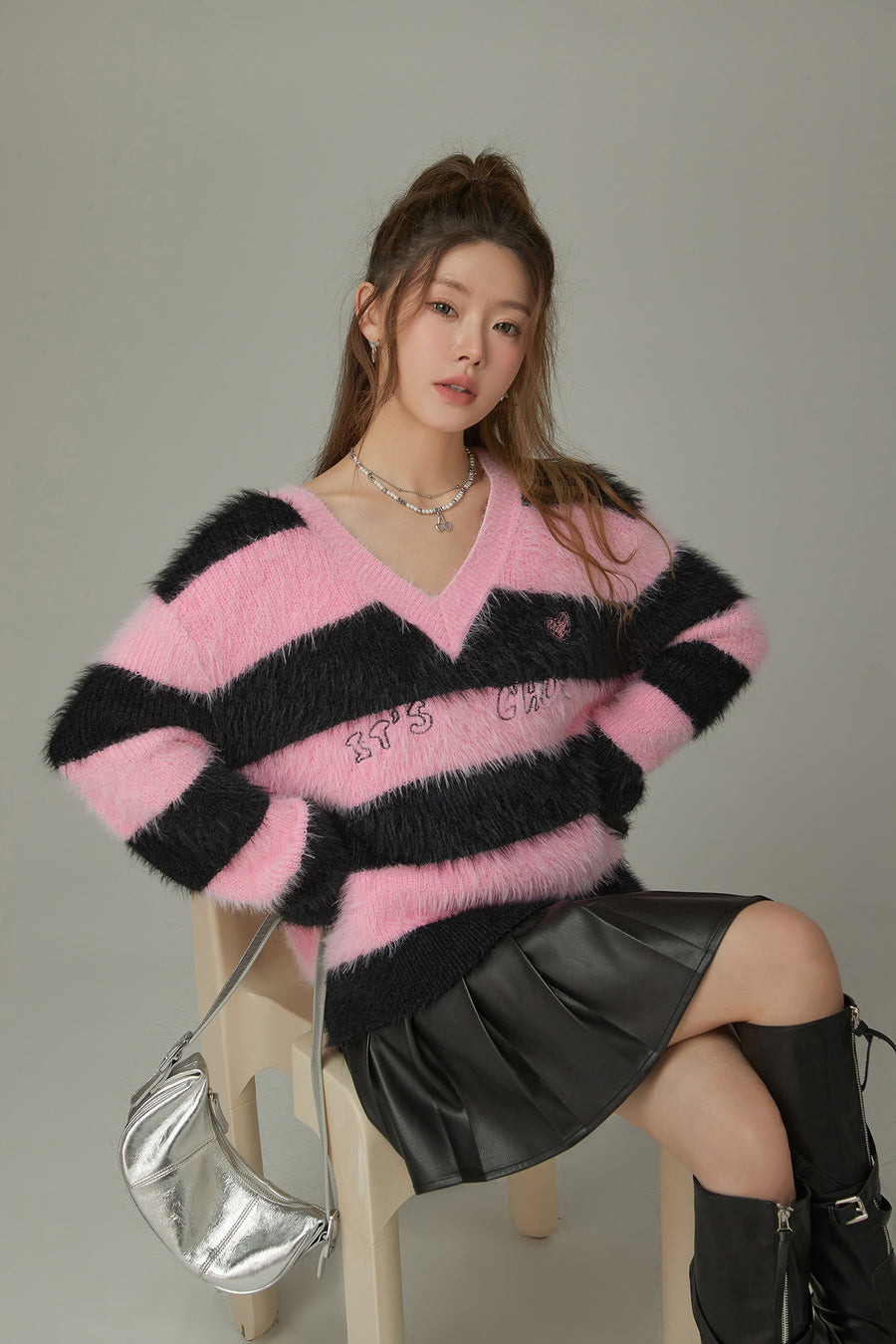 CHUU Striped V-Neck Knit Sweater