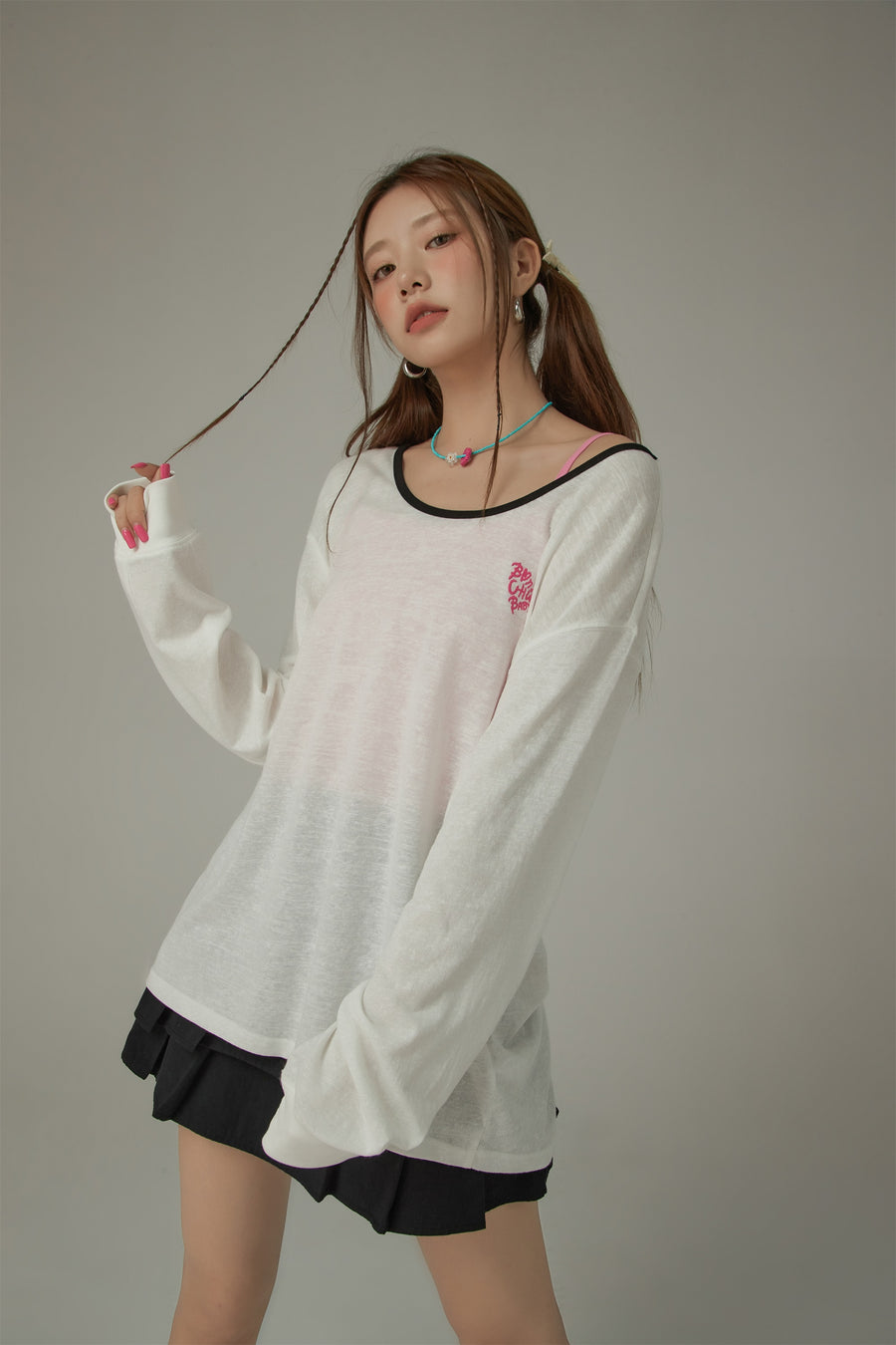 CHUU Open Back U-Neck Logo Long Sleeve T-Shirt