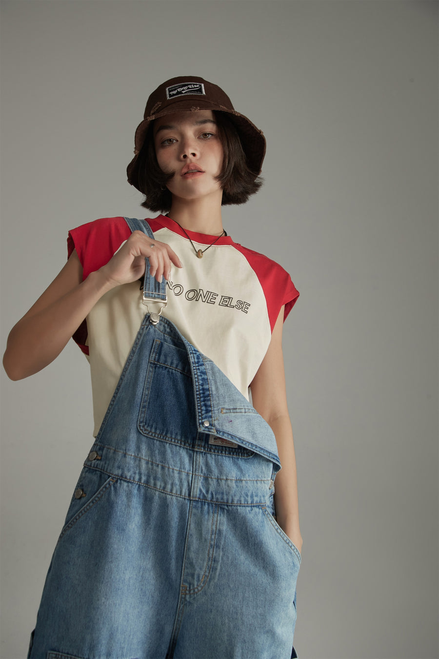 CHUU Colorblocked Loose-Fitting Sleeveless Boxy T-Shirt