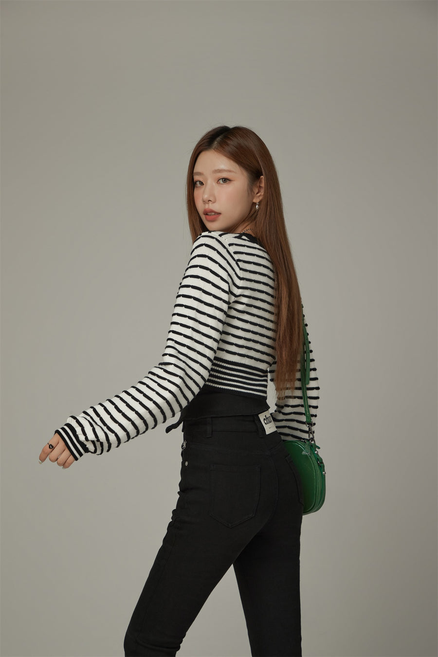 CHUU Twist Stripe Knit Crop Top