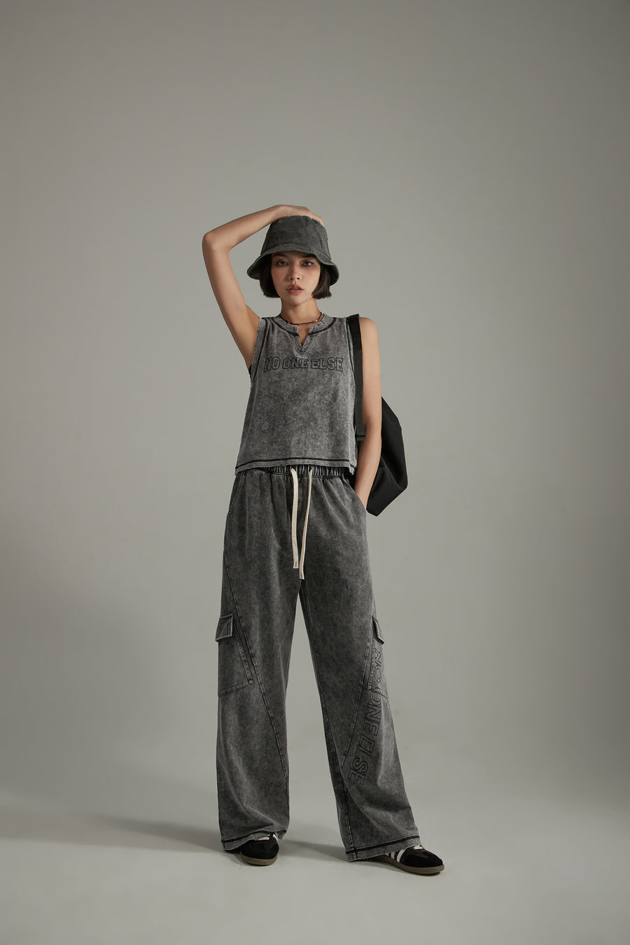 CHUU Elastic Waist Casual Diagonal Pocket Wide Leg Pants