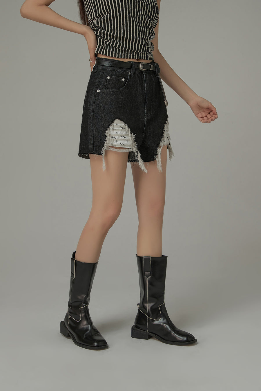 CHUU Exposed Logo Pocket Liner Distressed Denim Shorts