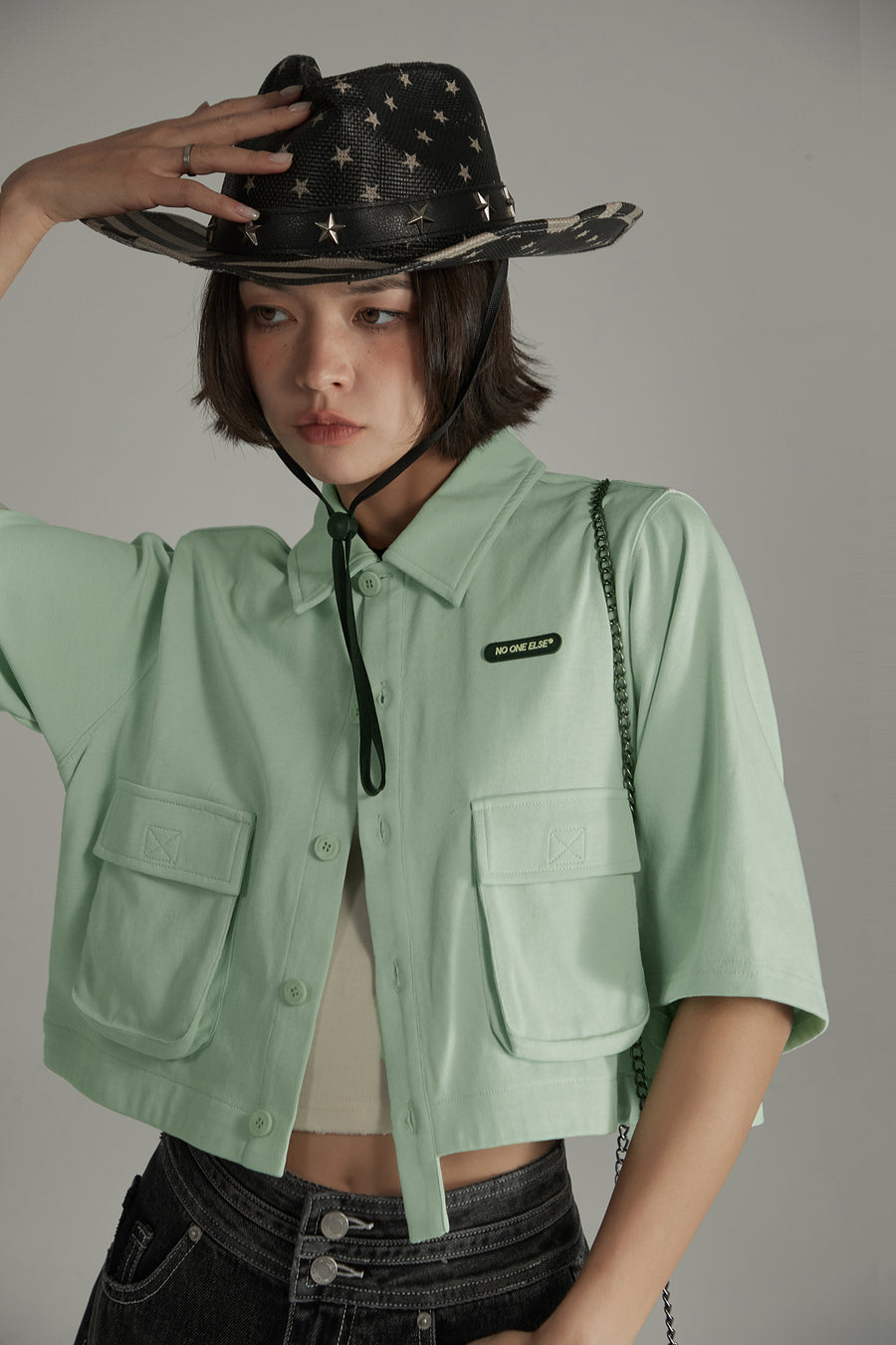 CHUU Low Pocket Cropped Shirt