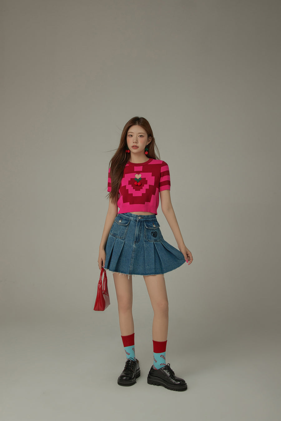 CHUU Pixel Pattern Heart Cutout Color Knit Sweater