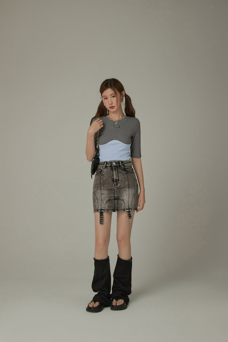 CHUU Color Two Toned Slim Top