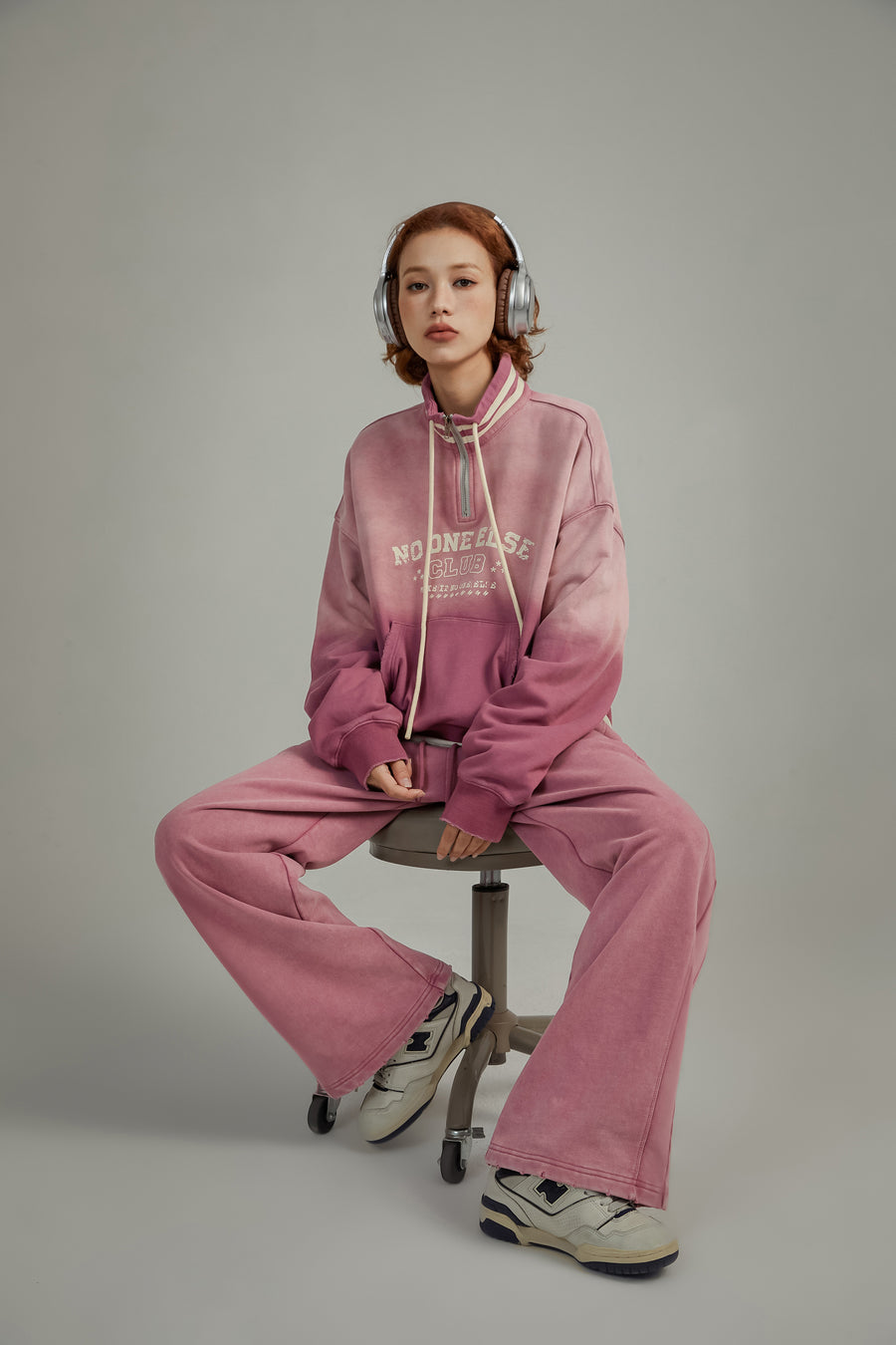 CHUU Gradient Anorak Logo Sweatshirt