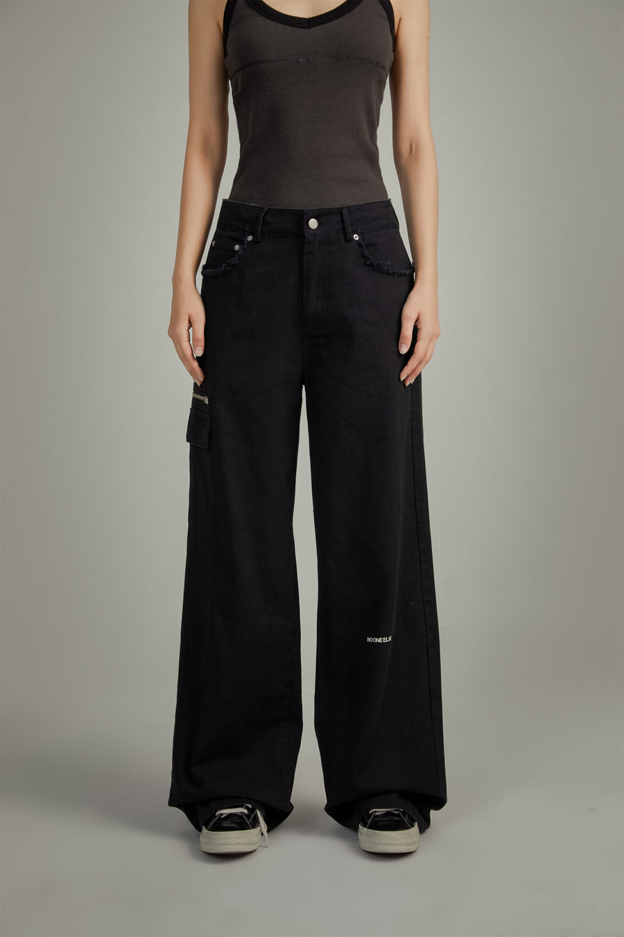 CHUU Frayed Sides Pocket Pants