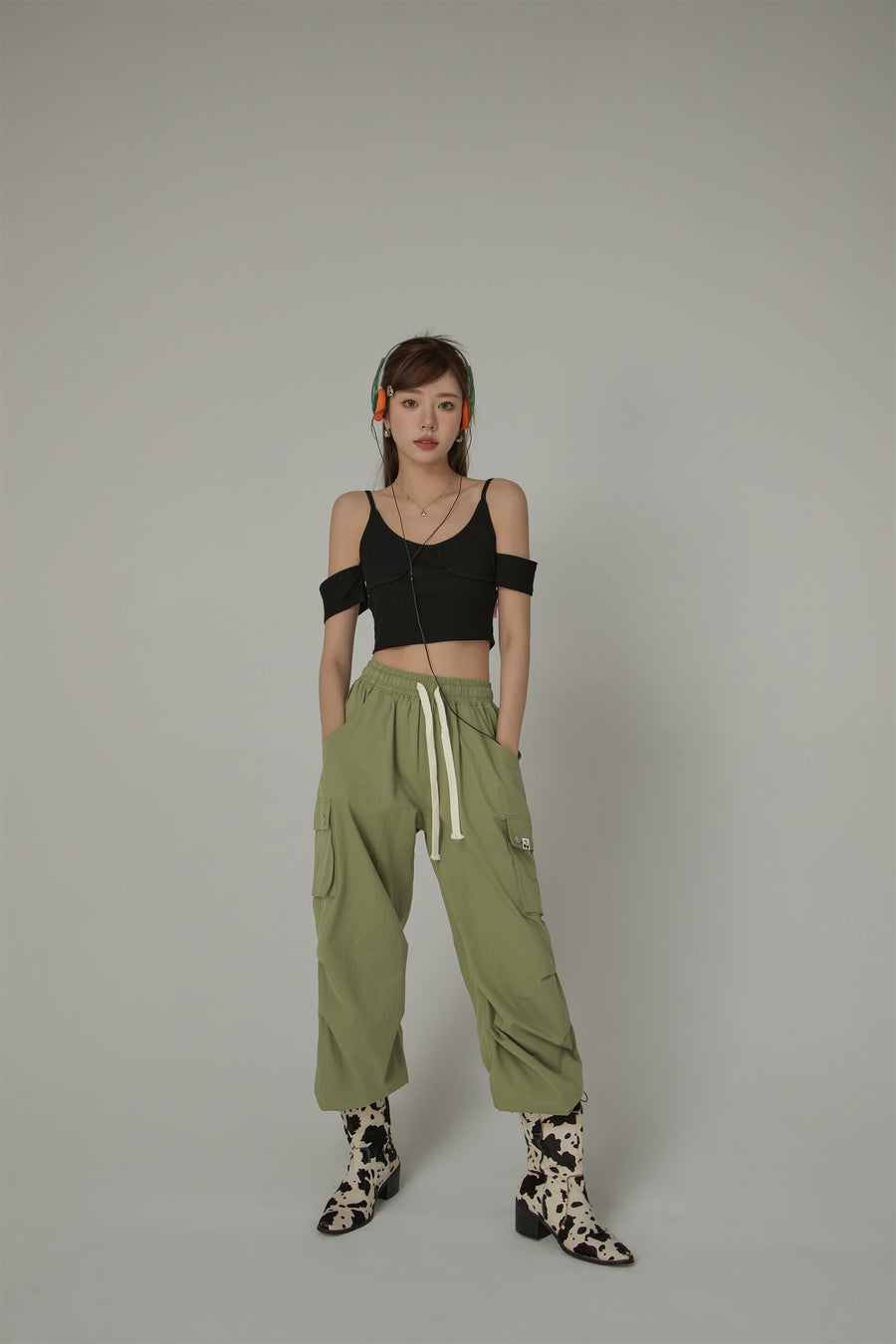 CHUU Off The Shoulder Strap Slim Top