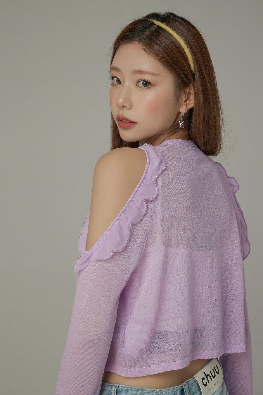 CHUU Frilly Off The Shoulder Zip-Up Cardigan