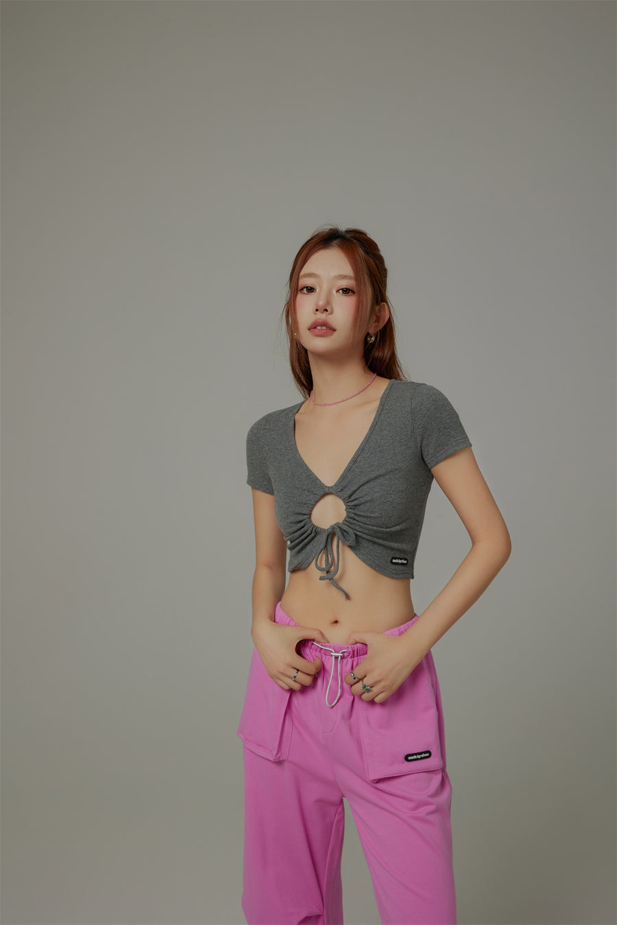 CHUU Front Keyhole String V-Neck Cropped Top