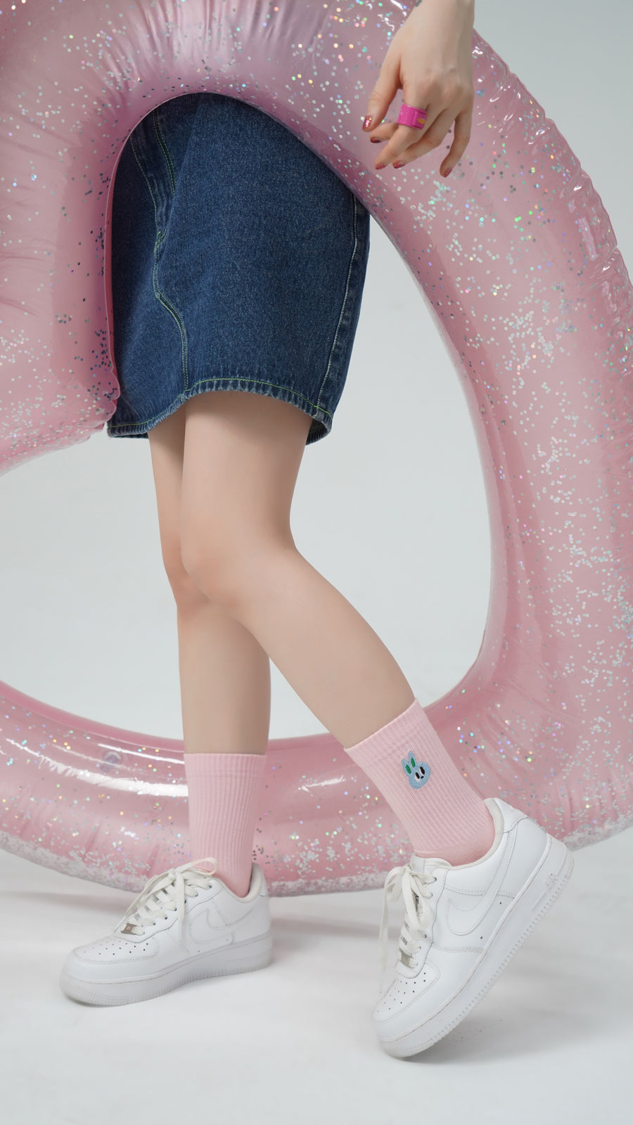 CHUU Rabbit Logo High Socks