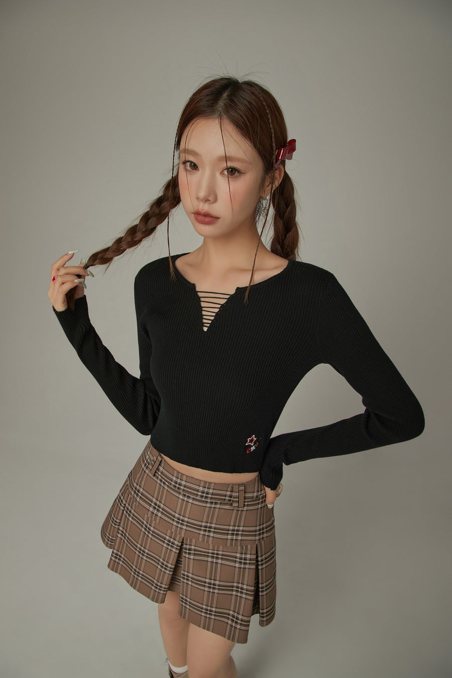 CHUU Embroidered Crop Knit Top