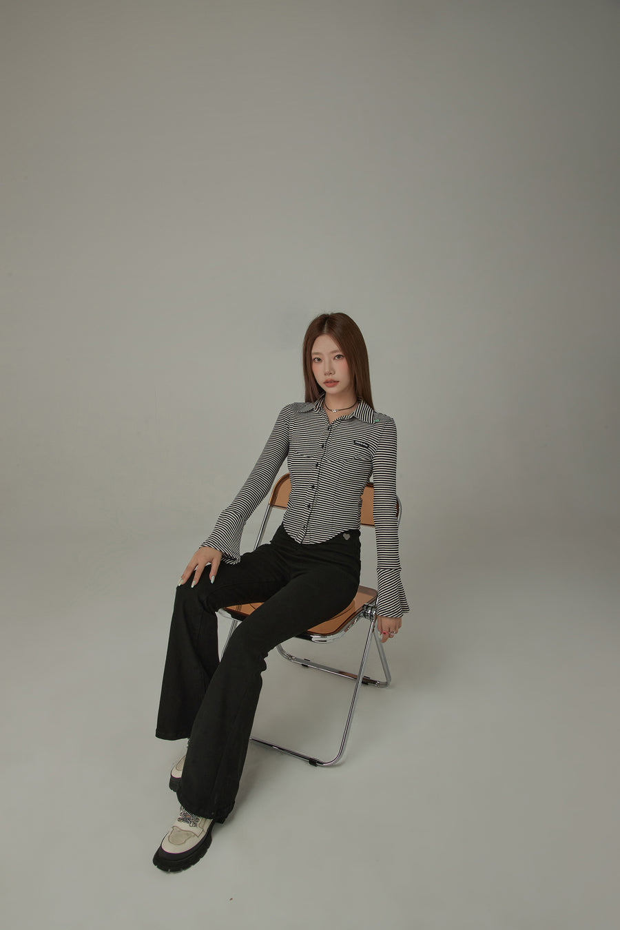 CHUU Striped Slim Bell Sleeve Shirt