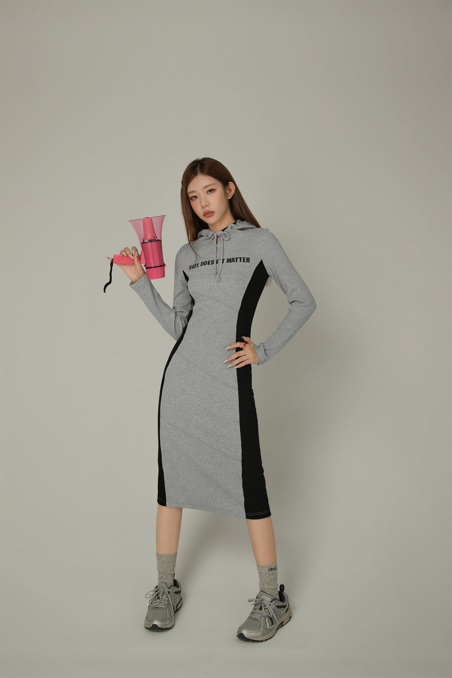 CHUU Two Toned Slim Hooded Long Dress