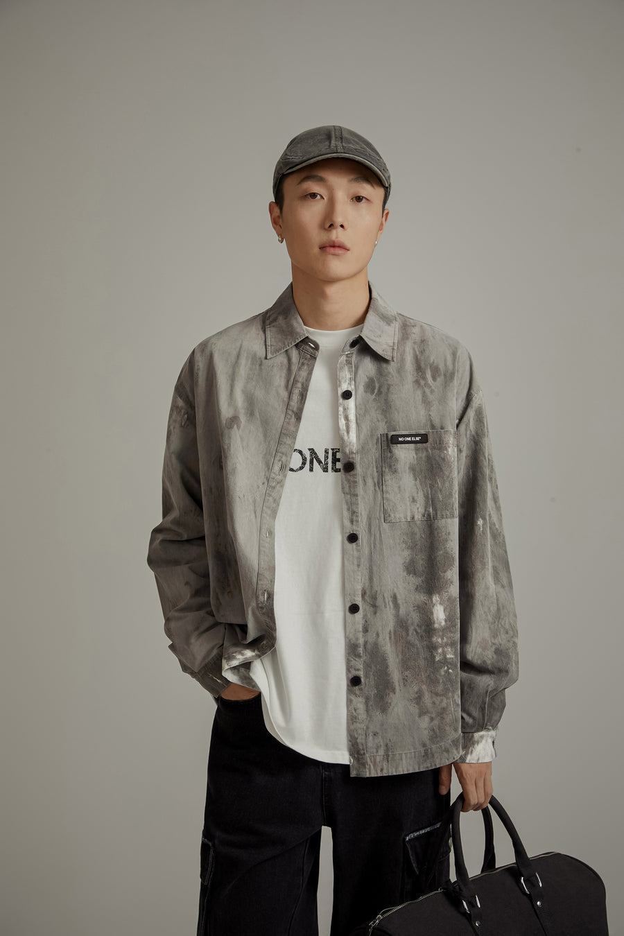 CHUU Grayscale Printed Loose Fit Shirt