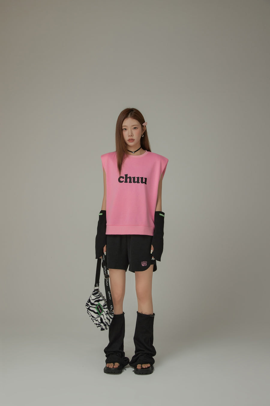 CHUU Logo Shoulder Pad Boxy Sleeveless Top