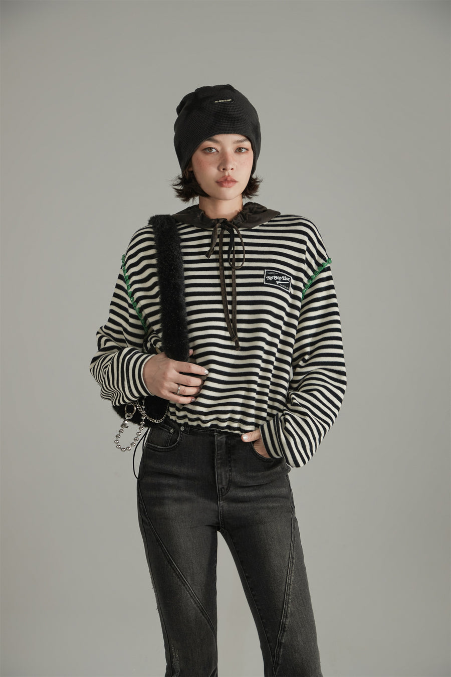 CHUU Stitch Stripe Simple Sweatshirt