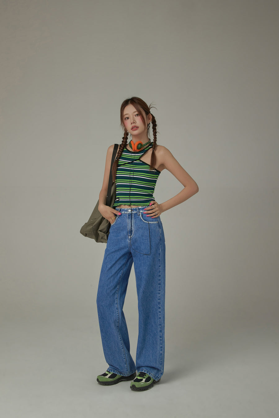 CHUU Casual Washed Wide Denim Jeans