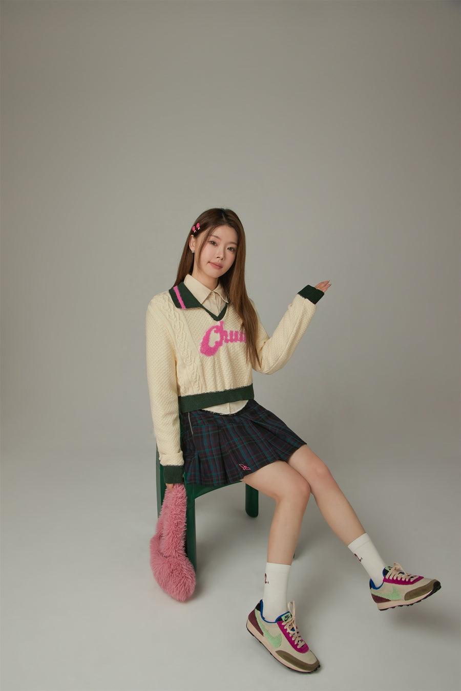 CHUU Logo Open Collar Crop Knit Sweater