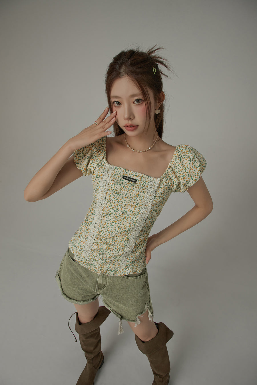 CHUU Flower Print Lace Puffy Sleeve Blouse