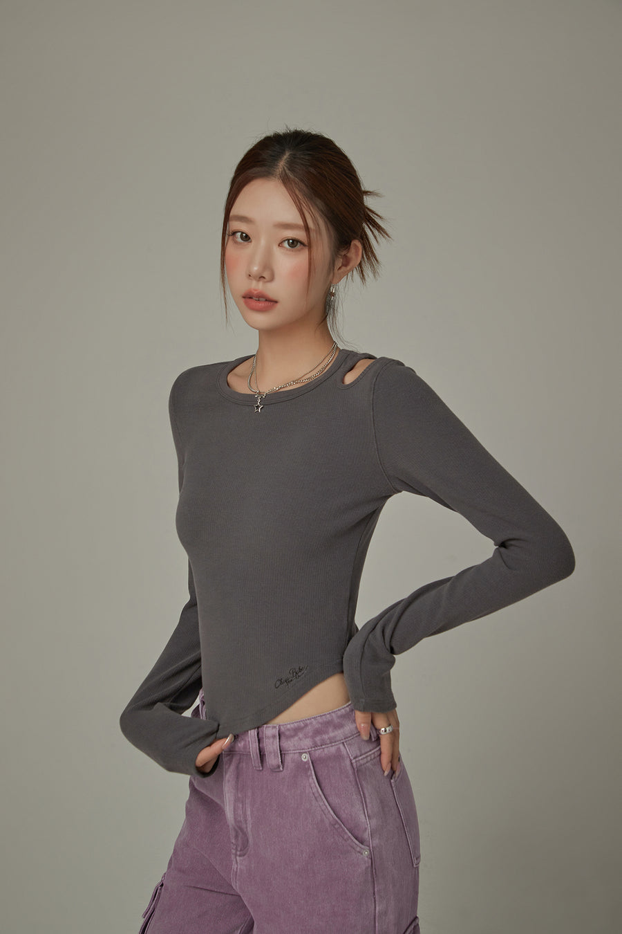 CHUU Shoulder Cut Out Simple T-Shirt