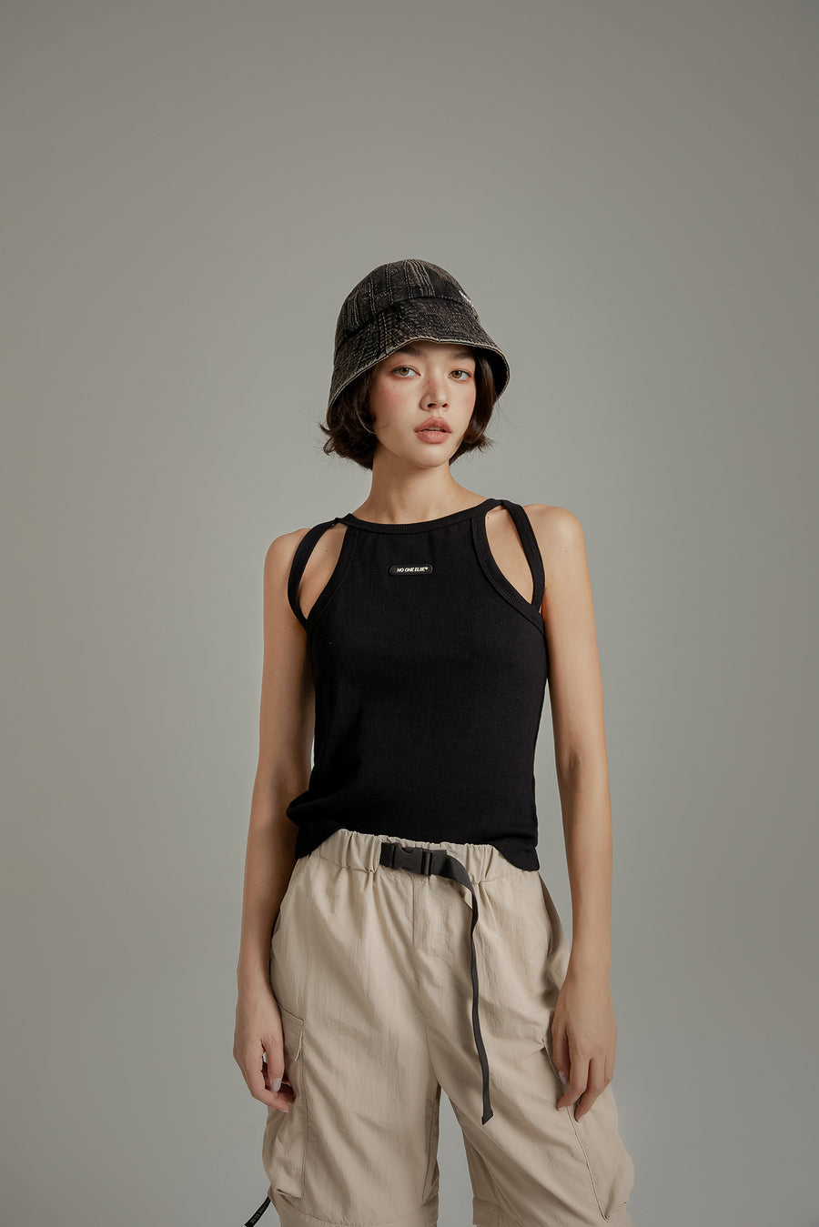 CHUU Shoulder Slits Logo Basic Slim Top