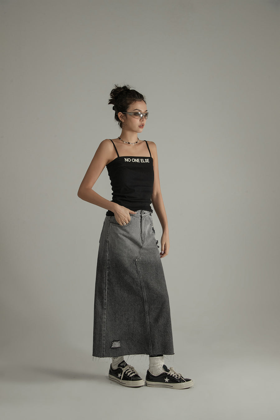 CHUU High Waist Embroidered Long Ripped Denim Skirt