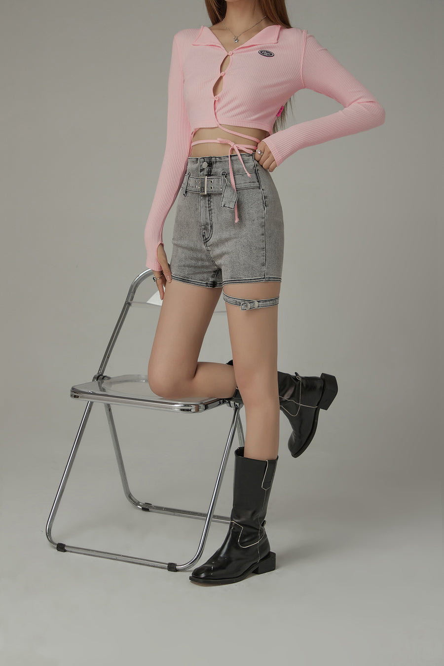 CHUU Slim Belted Leg Slit Denim Shorts