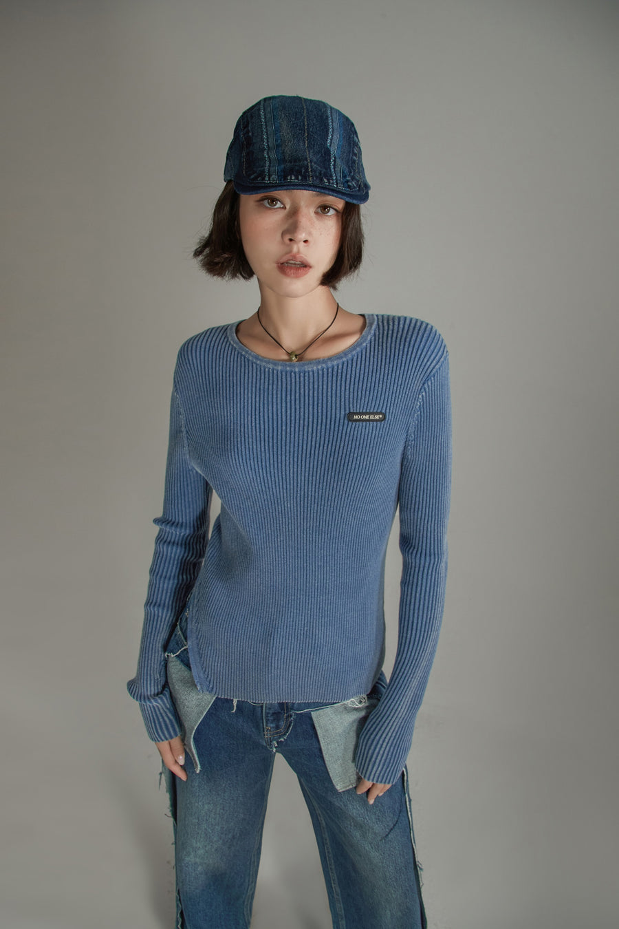 CHUU Slit Zip-Up Knit Top